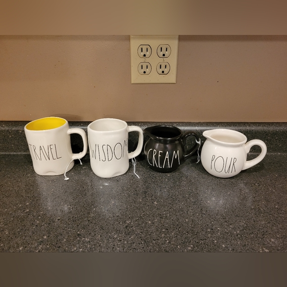 22 pieces of Rae Dunn Pottery - Picture 5 of 8